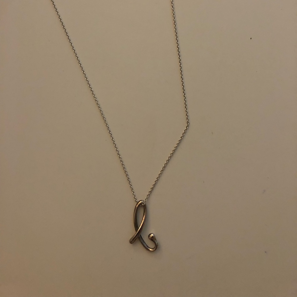 Tiffany’s Elsa Peretti pendant “b” necklace